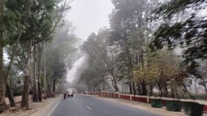 देहरादून डूबा भारी धुंध के आगोश में