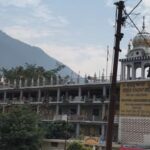 नगरासू गुरुद्वारे में तनाव कम: दो और निहंग नीचे उतरे, अब चार ही अंदर मौजूद