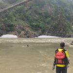 गंगा में नहाते समय दिल्ली के दो युवक तेज बहाव में बहे, SDRF का सर्च ऑपरेशन जारी