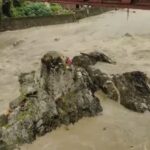 उत्तराखंड में बारिश का खतरा बरकरार: मंदाकिनी में फंसी तीन महिलाओं का रेस्क्यू, कई जिलों में फ्लैश फ्लड का अलर्ट