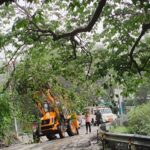 उत्तराखंड में बारिश का असर: देहरादून में जलभराव और मलबा, चमोली में 21 सड़कें बंद, बदरीनाथ हाईवे बाधित