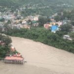 लगातार बारिश का कहर: रुद्रप्रयाग में भूस्खलन से केदारनाथ हाईवे बंद, अलकनंदा-मंदाकिनी खतरे के निशान से ऊपर