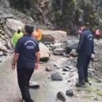 गंगोत्री हाईवे पर पहाड़ी से गिरे पत्थर, कांवड़ यात्री घायल; डबरानी के पास मार्ग बंद