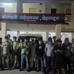 होटल में चल रही थी अवैध शराब पार्टी! पुलिस का छापा, संचालक गिरफ्तार