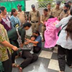 देहरादून में नर्सिंग बेरोजगारों का उग्र प्रदर्शन, स्वास्थ्य मंत्री आवास घेराव के दौरान युवती ने पी लिया फिनायल