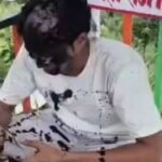 युवतियों से छेड़छाड़ का आरोप: ग्रामीणों ने दो युवकों का मुंह काला कर लगाया बिच्छू, पुलिस ने लिया हिरासत में
