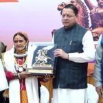 14 महिलाओं को तीलू रौतेली पुरस्कार, 35 आंगनबाड़ी कार्यकर्ताओं का भी सम्मान; CM धामी ने बढ़ाई पुरस्कार राशि