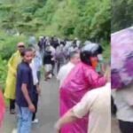 कोटद्वार में हाईवे पर हाथियों का आतंक! वाहनों के पीछे दौड़े गजराज, 3 वाहन क्षतिग्रस्त