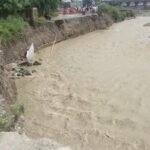उत्तराखंड में भारी बारिश का कहर! स्वारना नदी उफान पर, पुल का बेस क्षतिग्रस्त; 3 हजार लोगों की आवाजाही प्रभावित